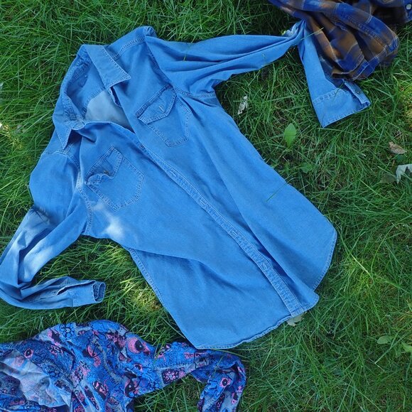 Five (5) stylish medium men's shirts- slim fit - Picture 3 of 6